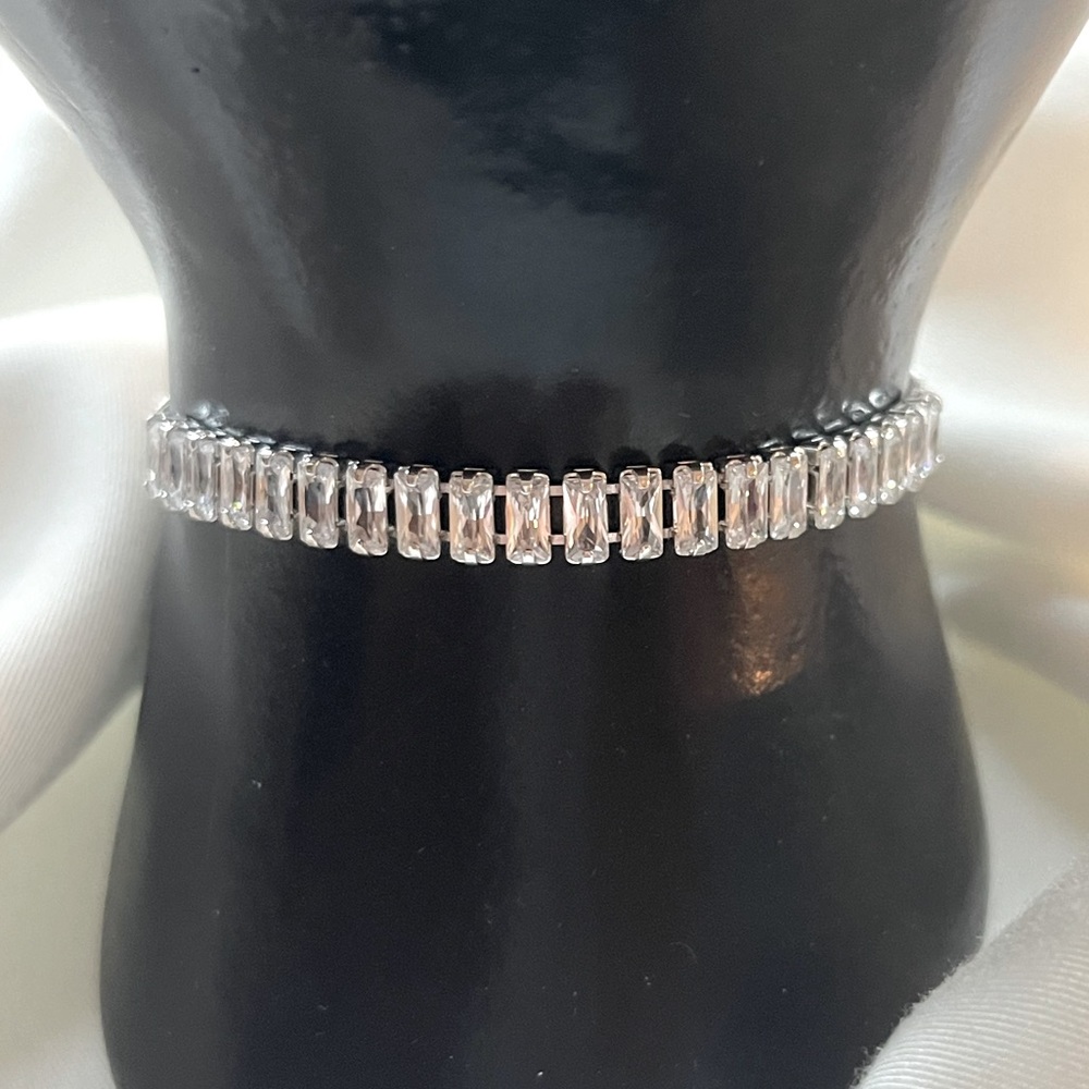 Adjustable silver tone bracelet